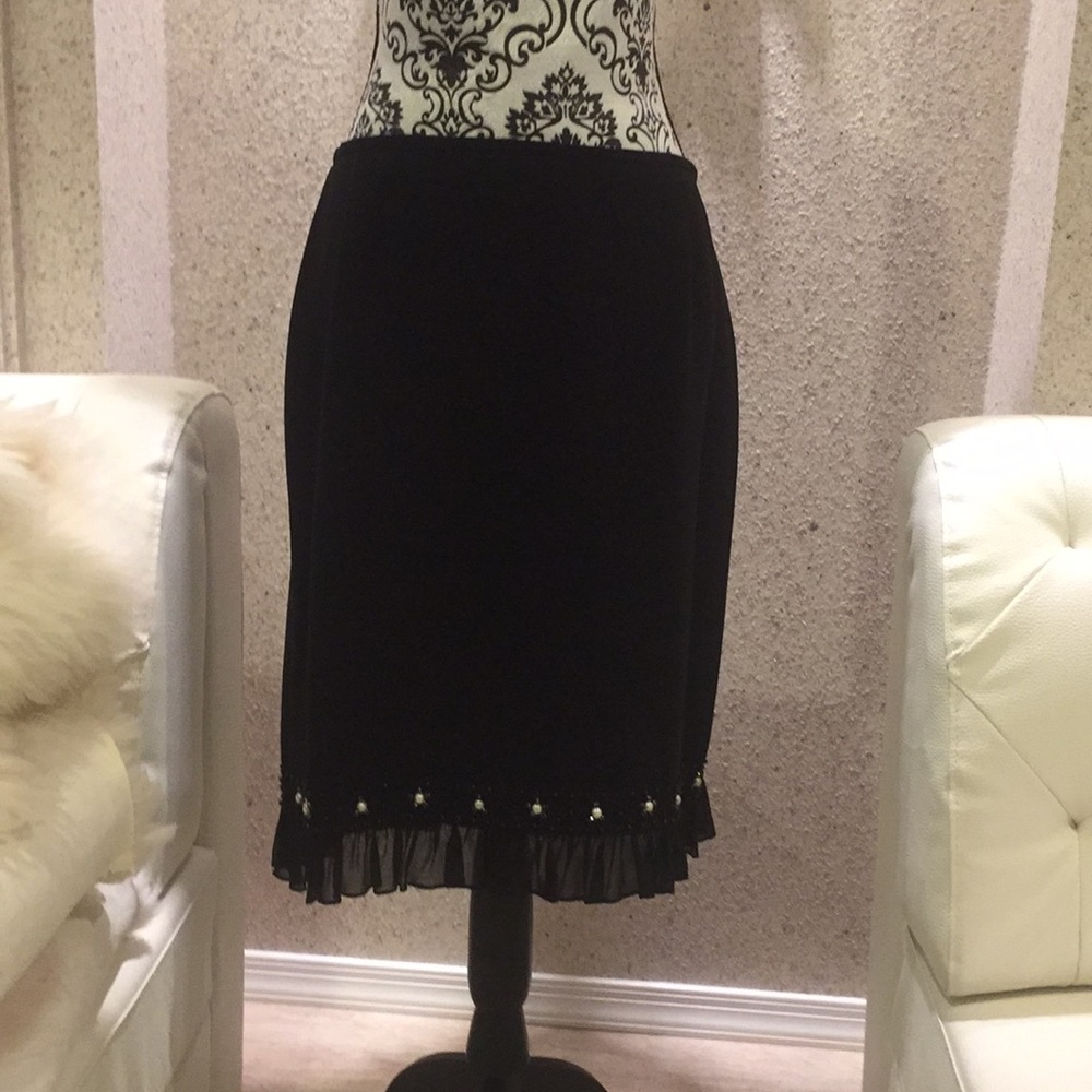 Kasper skirt w/chiffon ruffles and pearl detail.